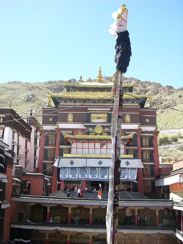 Tibet 07 03 Shigatse Tashilhunpo Kelsang Temple Courtyard